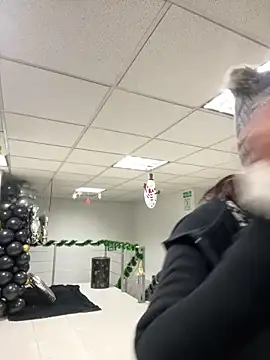 ScarletDoll online show from 12.21.25