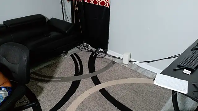 Snapshot of SLANGONDEMHOES chatting on 10.29.25 SLANGONDEMHOES online show from 10.29.25