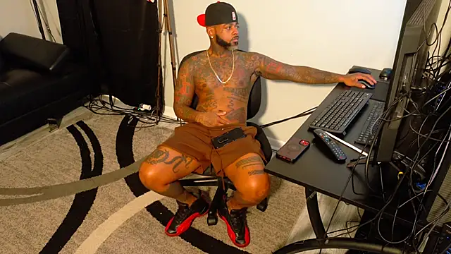 Snapshot of SLANGONDEMHOES chatting on 11.03.25 SLANGONDEMHOES online show from 11.03.25