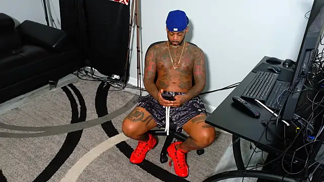 Snapshot of SLANGONDEMHOES chatting on 11.04.25 SLANGONDEMHOES online show from 11.04.25