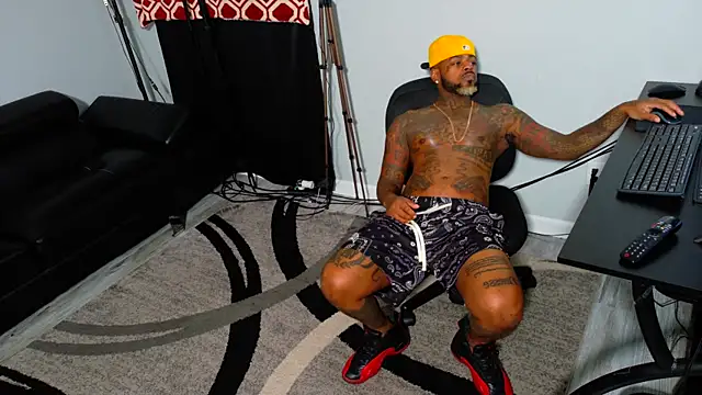 Snapshot of SLANGONDEMHOES chatting on 11.05.25 SLANGONDEMHOES online show from 11.05.25