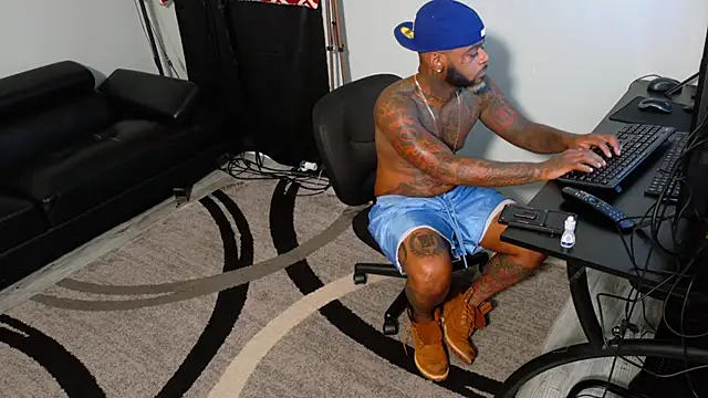 Snapshot of SLANGONDEMHOES chatting on 11.06.25 SLANGONDEMHOES online show from 11.06.25