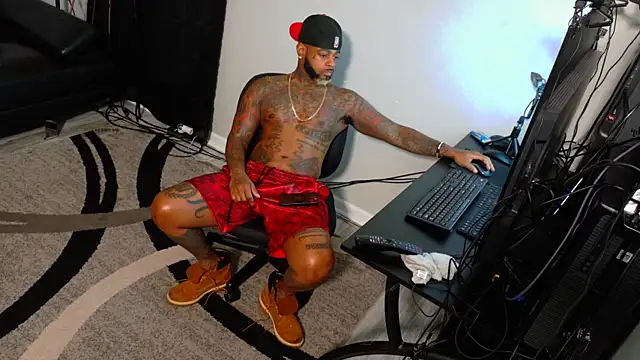 Snapshot of SLANGONDEMHOES chatting on 11.11.25 SLANGONDEMHOES online show from 11.11.25