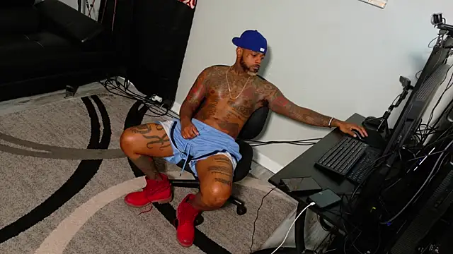 Snapshot of SLANGONDEMHOES chatting on 11.12.25 SLANGONDEMHOES online show from 11.12.25