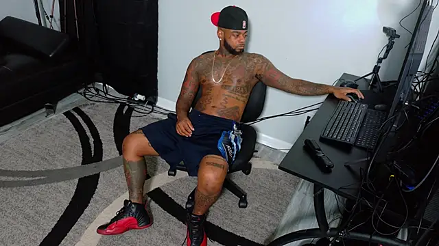 Snapshot of SLANGONDEMHOES chatting on 11.14.25 SLANGONDEMHOES online show from 11.14.25