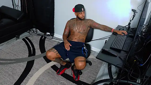 Snapshot of SLANGONDEMHOES chatting on 11.15.25 SLANGONDEMHOES online show from 11.15.25