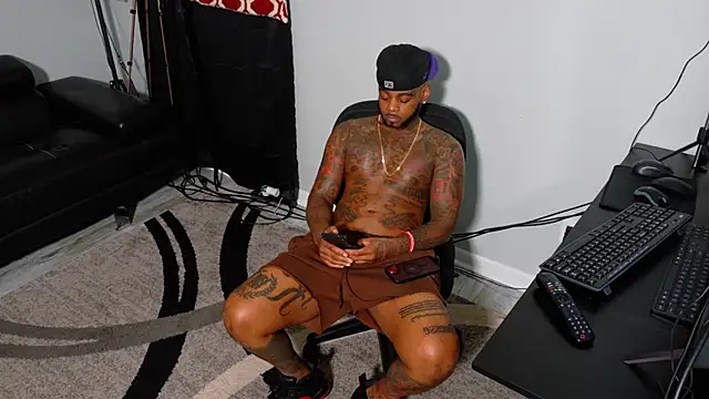 Snapshot of SLANGONDEMHOES chatting on 11.20.25 SLANGONDEMHOES online show from 11.20.25