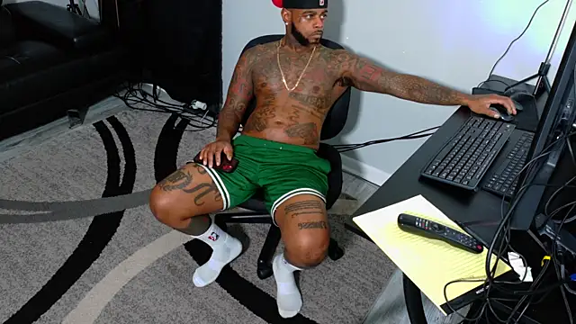 Snapshot of SLANGONDEMHOES chatting on 11.22.25 SLANGONDEMHOES online show from 11.22.25