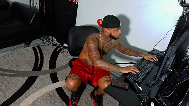 Snapshot of SLANGONDEMHOES chatting on 11.23.25 SLANGONDEMHOES online show from 11.23.25