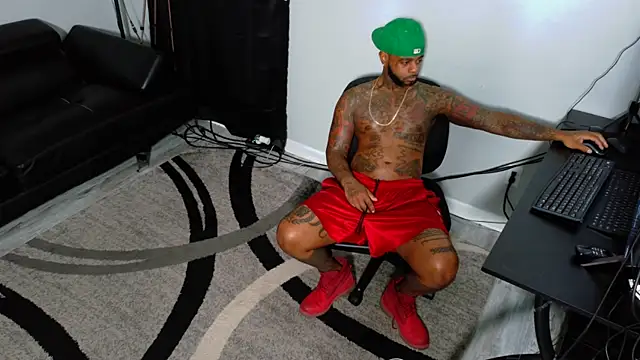 Snapshot of SLANGONDEMHOES chatting on 11.25.25 SLANGONDEMHOES online show from 11.25.25