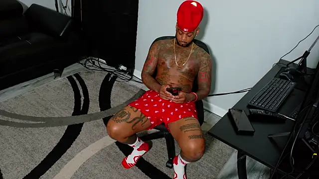 Snapshot of SLANGONDEMHOES chatting on 11.27.25 SLANGONDEMHOES online show from 11.27.25