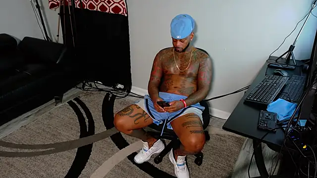 Snapshot of SLANGONDEMHOES chatting on 12.01.25 SLANGONDEMHOES online show from 12.01.25