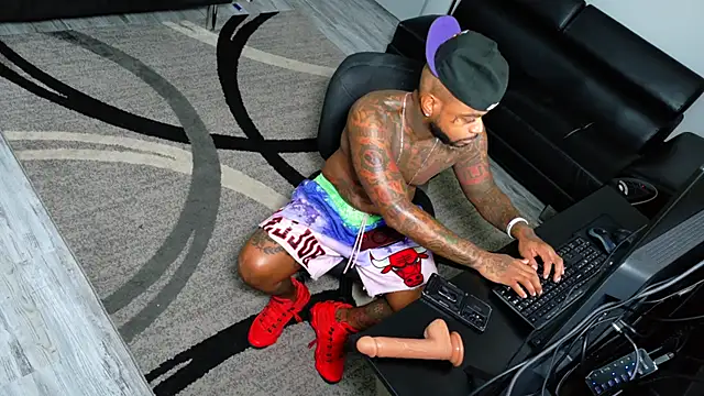 Snapshot of SLANGONDEMHOES chatting on 12.14.25 SLANGONDEMHOES online show from 12.14.25