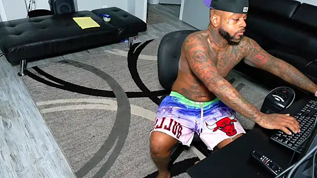 Snapshot of SLANGONDEMHOES chatting on 12.15.25 SLANGONDEMHOES online show from 12.15.25