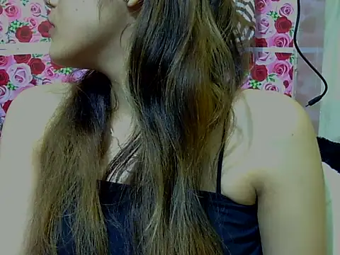 Snapshot of Amira90 chatting on 09.11.25 Amira90 online show from 09.11.25