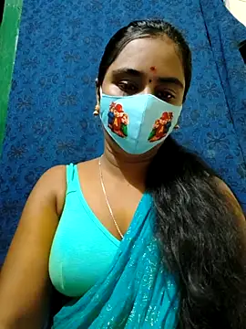 Snapshot of mini-queen chatting on 09.15.25 mini-queen online show from 09.15.25