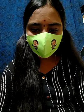 Snapshot of mini-queen chatting on 09.27.25 mini-queen online show from 09.27.25