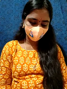 Snapshot of mini-queen chatting on 09.29.25 mini-queen online show from 09.29.25