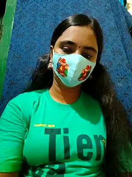 Snapshot of mini-queen chatting on 10.14.25 mini-queen online show from 10.14.25