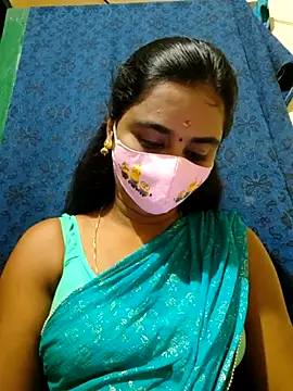 Snapshot of mini-queen chatting on 10.16.25 mini-queen online show from 10.16.25