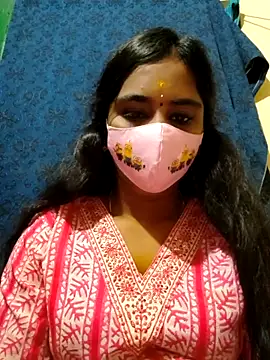 Snapshot of mini-queen chatting on 10.26.25 mini-queen online show from 10.26.25