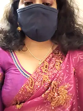 Snapshot of saritha29 chatting on 09.17.25 saritha29 online show from 09.17.25