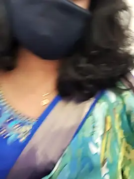 Snapshot of saritha29 chatting on 09.30.25 saritha29 online show from 09.30.25