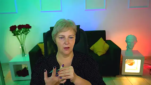 MaryMogan online show from 10.15.25