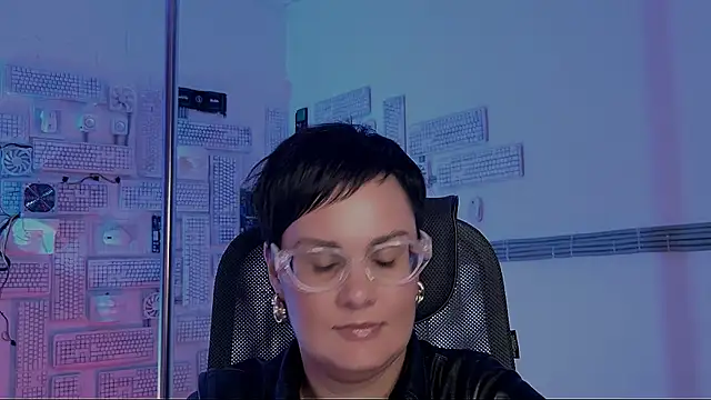 LauraDavidsons online show from 11.14.25