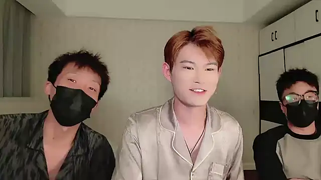 Snapshot of Dancer03 chatting on 09.22.25 Dancer03 online show from 09.22.25