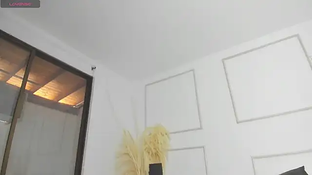 Emilywillis8 online show from 11.03.25