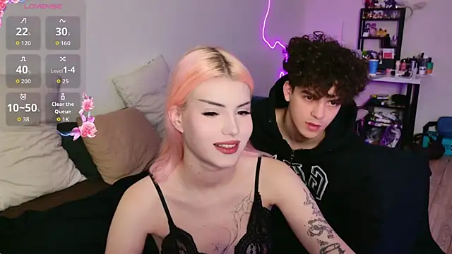 Snapshot of Alice18James chatting on 09.13.25 Alice18James online show from 09.13.25