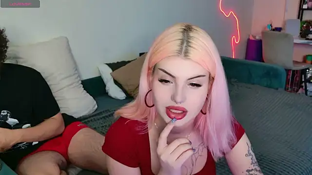 Snapshot of Alice18James chatting on 09.18.25 Alice18James online show from 09.18.25