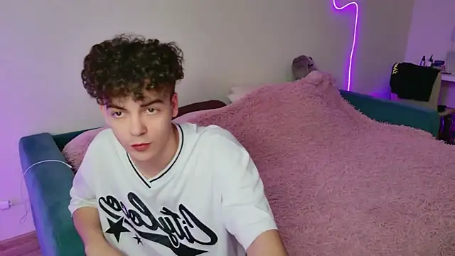 Alice18James online show from 11.07.25