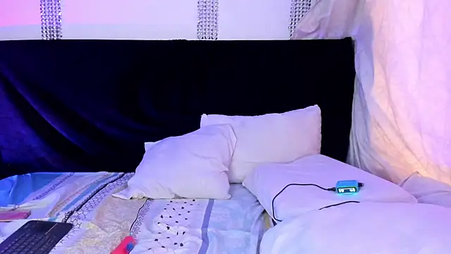 VeronicaSaenzx online show from 04.14.26