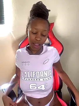 Snapshot of SexyPetitex25 chatting on 11.02.25 SexyPetitex25 online show from 11.02.25