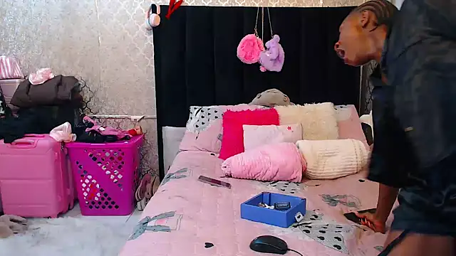 Snapshot of SexyPetitex25 chatting on 11.19.25 SexyPetitex25 online show from 11.19.25