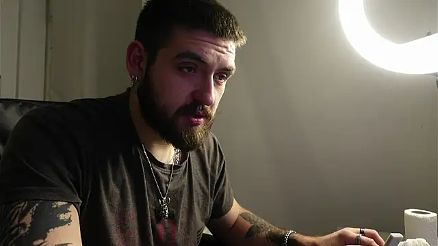 Snapshot of Mike_Platano chatting on 11.11.25 Mike Platano online show from 11.11.25