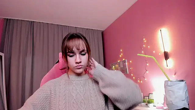 Snapshot of Jamie_Chung chatting on 11.23.25 Jamie Chung online show from 11.23.25