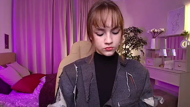 Snapshot of Jamie_Chung chatting on 12.04.25 Jamie Chung online show from 12.04.25