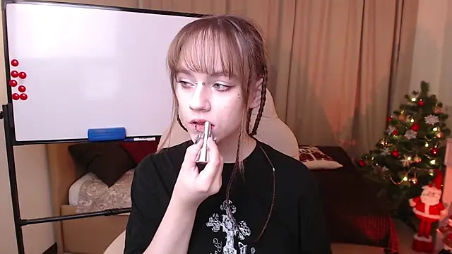 Snapshot of Jamie_Chung chatting on 12.18.25 Jamie Chung online show from 12.18.25