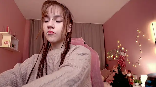 Snapshot of Jamie_Chung chatting on 12.19.25 Jamie Chung online show from 12.19.25