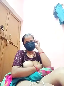 Snapshot of malteejat chatting on 09.10.25 malteejat online show from 09.10.25