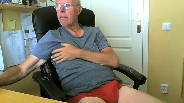 Snapshot of Klipparn chatting on 06.22.26 Klipparn online show from 06.22.26