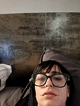 Snapshot of Gemmaviola chatting on 10.04.25 Gemmaviola online show from 10.04.25