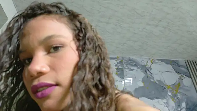 Snapshot of AngelineJolie chatting on 09.16.25 AngelineJolie online show from 09.16.25