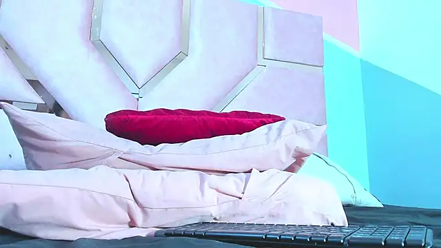 AngelineJolie online show from 03.05.26