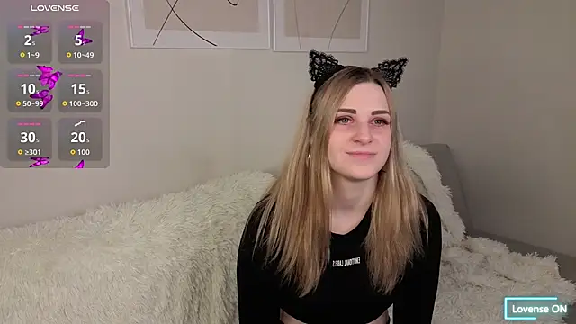 HelenMartines online show from 03.21.26