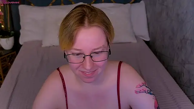Snapshot of AlexandraGreen chatting on 06.06.26 AlexandraGreen online show from 06.06.26