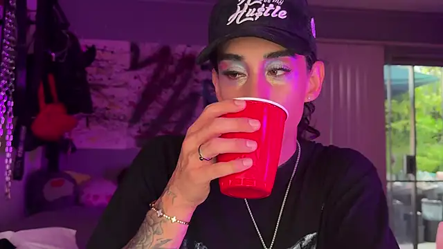 xoFrankie online show from 10.07.25